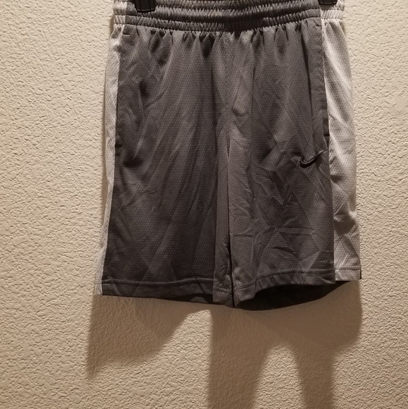 Nike Dri Fit Shorts Size Small Gray - Picture 8 of 8